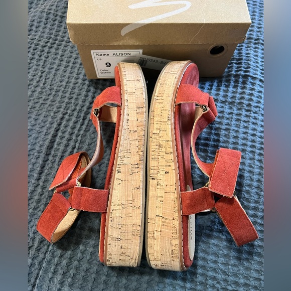 Mi.iM Sandals - Picture 3 of 6